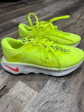 Women’s Nike Motiva